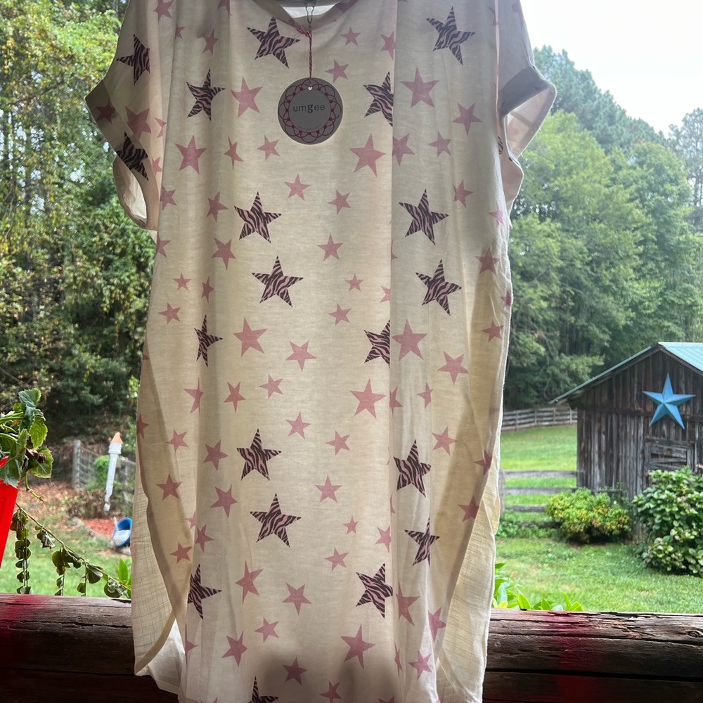 Umgee NWT Starry Tee - Cream, pink and animal print Size S.